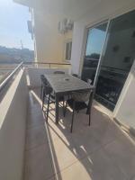 Lazuli Urban Luxury -2 bedroom with Pool - Chambres d’hôtes Larnaca