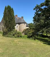 Splendide MANOIR - Proche plages - 4 chambres - 3sdb - 8 pers - WIFI - Bed and Breakfast Plounérin