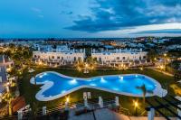 Sea View & Mountain View Apartment with Private Jacuzzi - Sunset Golf, Estepona - B&B Estepona