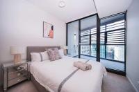 Sky-High CBD Living Walk to Everything - B&B Sídney