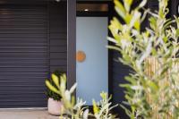 Bridge Beach House Central Barwon Heads Sleeps 12 Walk everywhere Modern beach house Disability Accessible - B&B Barwon Heads