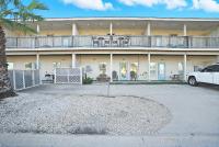 FREE Golf Cart • Walk to Beach • Pool • Dog friendly• Floor Bedroom - B&B Port Aransas
