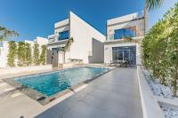 Modern 3BR with Mountain Views and Private Pool in Al Dana Island, Fujairah by Deluxe Holiday Homes - B&B Fujairah