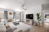 Cozy 2BR With Golfcart 5 Mins to Eastport Sq - Bed and Breakfast Wildwood