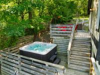 Chalet au bord du lac Bécaud -spa - paddle - foyer - B&B Saint-Calixte