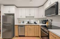 Private 2BR suite near Hwy 1 to the Rockies - B&B Calgary