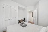 Private Basement Magnolia Retreat Family Friendly Suite near Seton and Lake - B&B Calgary
