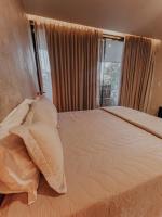 Chambre Lit Queen-Size avec Balcon