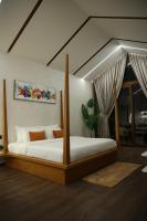 Zimmer mit Queensize-Bett und Balkon