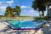 Spacious 2BR Condo Near Disney with Pool & Basketball - Bed and Breakfast Kissimmee