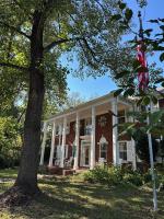 Charmed Manor-5 mi to DT, Opry & Airport, Beautiful Antique Estate, Sleeps 12 - B&B Nashville