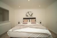 Luxury 5-Bed, Windsor Sleeps 9, Private Parking - Chambres d’hôtes Windsor