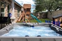 Hot Tub Near Sea World Bbq Yard Games Swing Set - Bed and Breakfast San Antonio