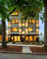 The Adelynn - Sleek 2BR House in Portland - Walk to Everything - Bed and Breakfast Portland