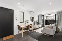 Sun Filled Living Hagley Park Hospital 2BR 2BA - Chambres d'hôtes Christchurch