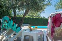 Family house with swimming pool and secluded garden - by TRAVELER tourist agency - ID 2687 - Chambres d'hôtes Poreč
