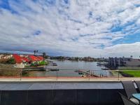 Apartment mit 1 Schlafzimmer, Balkon und Aussicht auf das Wasser
