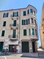 Bellissimo quadrilocale centro Arma di Taggia a 20 metri dalle spiagge - Chambres d'hôtes Arma di Taggia
