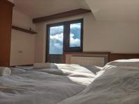 Three-Bedroom Apartment with Mountain View