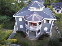 Villa Doubs Etage 1 - B&B Les Abymes