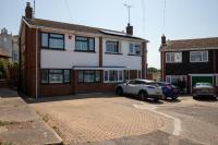 Modern 3 Bed Home with Garden and Parking - B&B Broadstairs