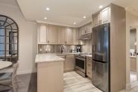 Woodrun Lodge 616 | Stylish Top Floor Ski-In & Out Condo by Upper Village w/ Hot Tub, Pool, Parking - Chambres d'hôtes Whistler