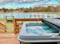 3BR Lakefront in Nashville with BBQ & Hot Tub - B&B Nashville