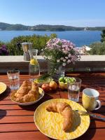Apartamento de 2 dormitorios con balcón y vistas al mar