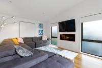 OCEAN SOUNDS - Central Family home for 11 - Ferienwohnung Apollo Bay
