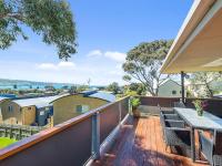 Deck 2 Sea - Ocean and hill views, sleeps 10 - Bed and Breakfast Apollo Bay