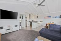 Deck 2 Sea - Ocean and hill views, sleeps 10 - Chambres d'hôtes Apollo Bay