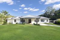 Main House at Sunshine Grove - B&B Peachester