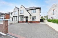 Sleek and Stylish 3 Bed in Bolton-Garden-Parking - B&B Bradshaw