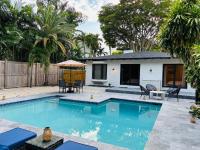 Maison des Isles - Las Olas Pool Home - Walk to Beach and Dining - Up to 4 Adults and 4 Kids under 13 - B&B Fort Lauderdale