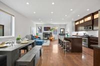 Azure Glow Retreat Central Calgary Sleeps 9 - B&B Calgary