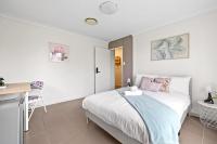 Simple Double Room in Panania - Close to Stations & Stores - Shared Bathroom & Kitchen - B&B Bunnan