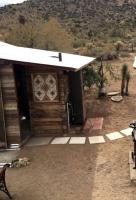 Romantic Yucca Valley Cabin with Hot Tub - B&B Yucca Valley