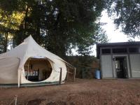 Lotus Yurt in Vineyard Overlooking Monterey Bay near Los Gatos, California - B&B San Jose