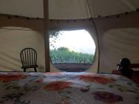 Lotus Yurt in Vineyard Overlooking Monterey Bay near Los Gatos, California - Chambres d'hôtes San José
