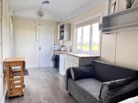 Fantastic Off-Grid Tiny House Fully Equipped with Beautiful Countryside Views in Ireland - B&B Oldcastle