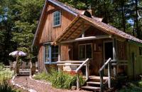 Charming and Secluded Log Cabin Rental on Small Farm near Lake Michigan - Bed and Breakfast Harbor Springs