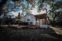 Rustic Dog-Friendly Cabin with Private Deck and Hot-Tub in Texas - Chambres d'hôtes Wimberley