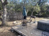 Rustic Dog-Friendly Cabin with Private Deck and Hot-Tub in Texas - Ferienwohnung Wimberley