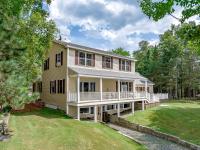 Gorgeous Cottage with Hot-tub and Games in Beaver Cove, Maine - Ferienwohnung Greenville