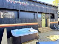 Unique Tiny House with Hot-tub, Fire Pit and Hiking Trail in Leander, Texas - B&B Leander