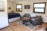 Modern and Picturesque Lake-Side Cabin Located by Mount Rushmore in Rapid City - B&B Rapid City