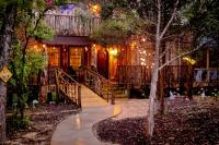 Magical Treehouse with Slide by Brazos River for Family Glamping Adventures in Texas - B&B Weatherford