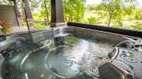 Sweet Private Cabin with Jacuzzi and Fire Pit in Ohio - B&B Sugarcreek