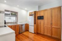 Spacious 3-Bedroom Home in Roslyn with Views - B&B Dunedin