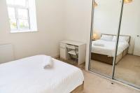 Four Bedroom House by Brookland Stays Serviced Accommodation Short Lets Bristol with Free WiFi - Chambres d'hôtes Bristol